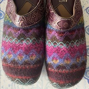 Springstep L’artiste clogs. Only worn once. Multicolor. Very pretty.